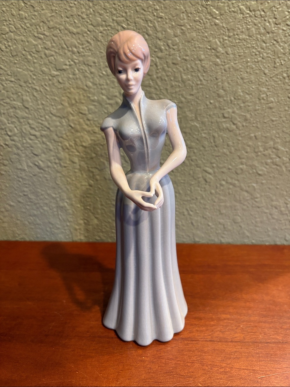 Elegant Mid Century Modern Lady - Figurine - Picture 1 of 6